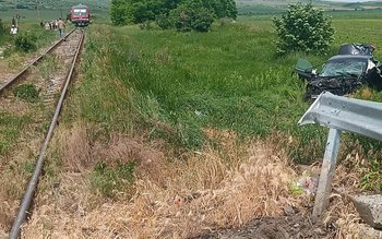 Tânără rănită și rămasă încarcerată …