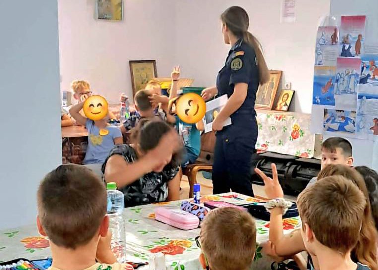 Polițiștii de siguranță școlară dau startul campaniei „Dorințe îndeplinite la vârste potrivite”