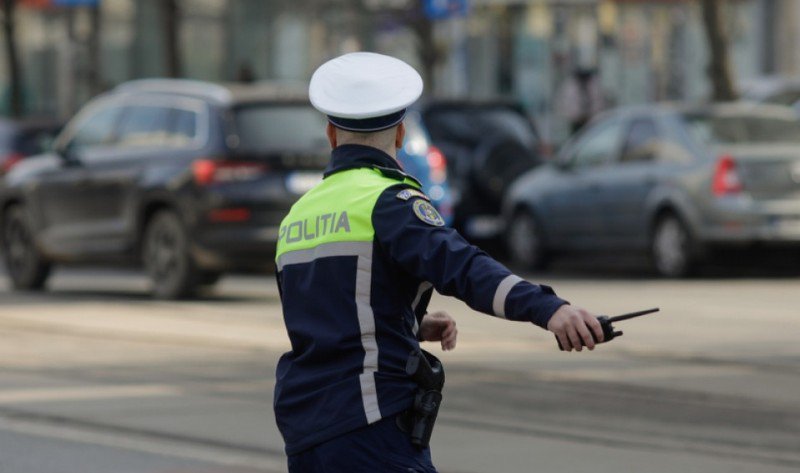 Depistat în trafic beat pe motociclu electric și fără acte
