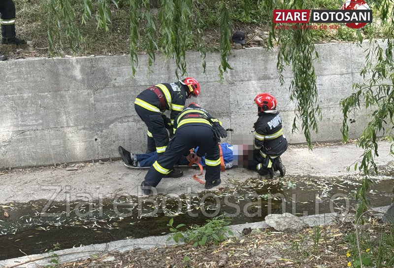 Un bărbat a căzut în Pârâul Dorohoi, în zona centrală. Pompierii au intervenit pentru scoaterea acestuia
