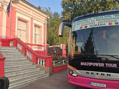 Ansamblul folcloric „Mugurelul-Mărgineanca” reprezintă județul …