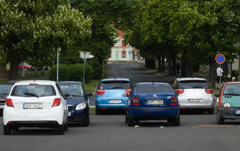 Se suspendă plata banilor de astăzi! Lovitură pentru proprietarii de mașini vechi din România