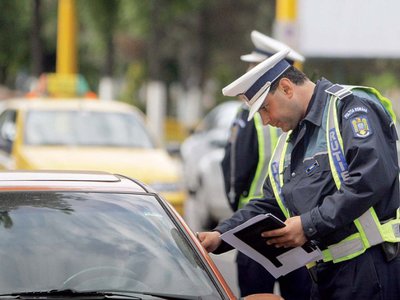 Polițiștii au aplicat 15 amenzi …
