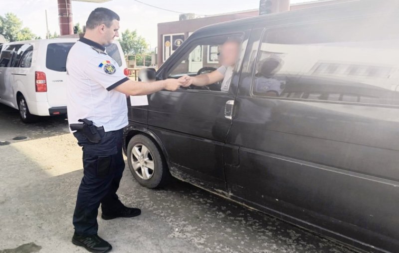 Moldovean depistat la volanului unui autoturism fără drept de circulaţie în România