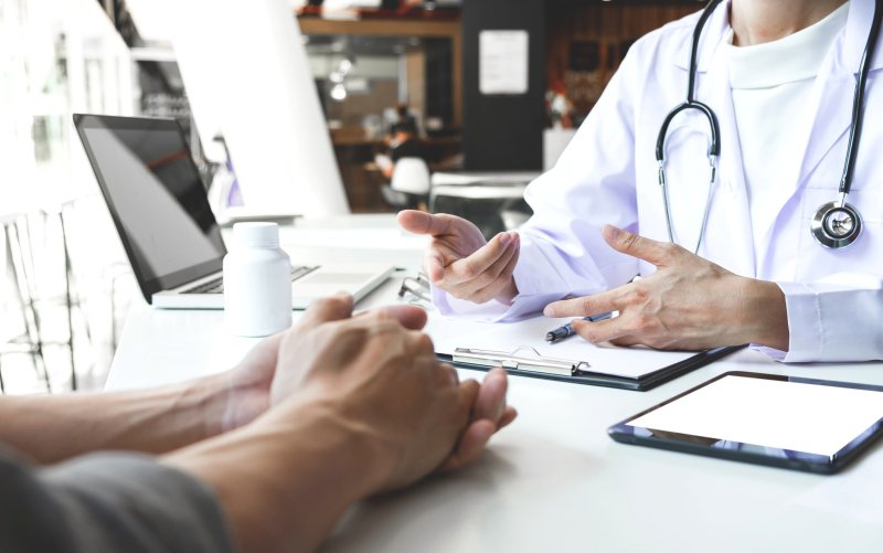 Medicii, verificați pentru cum dau concedii. „Sezonul bolilor” la români coincide cu „punțile” bugetare de Paște și de 1 Mai