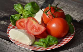 Otrava din roșiile din piață. …