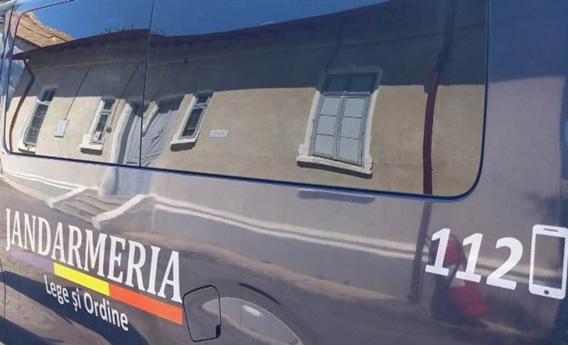Amendat cu 2000 de lei pentru că a sunat la 112 spunând că are doi șerpi în casă