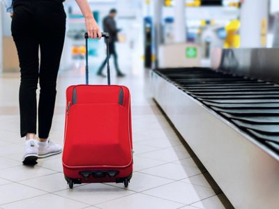Ryanair își schimbă regulile privind …