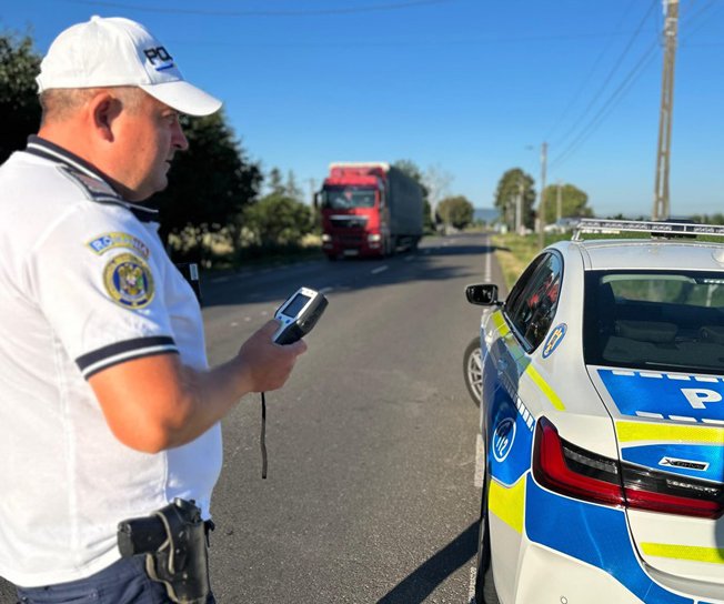 Transportatorii de marfă, luați la control de polițiștii rutieri! Amenzi drastice pentru cei care au încălcat legea - FOTO