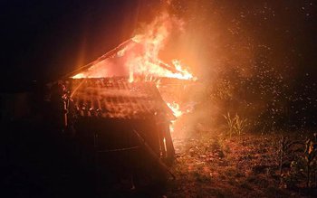 O magazie a fost cuprinsă …