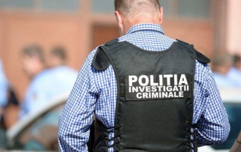 Percheziții la locuințele unor persoane din comuna Roma, bănuite de comiterea infracțiunii de contrabandă