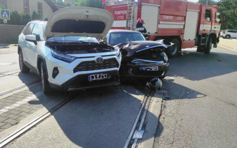 Accident pe Calea Națională! Doi copii și părinții acestora au ajuns la spital - FOTO
