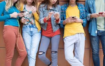 Meta pune restricții pentru adolescenți …