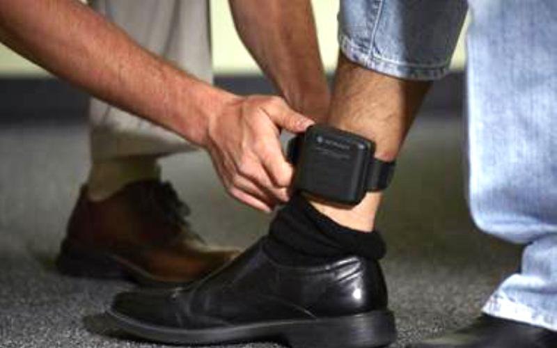 Arestat preventiv pentru încălcarea ordinului de protecție și distrugerea sistemului de monitorizare electronică
