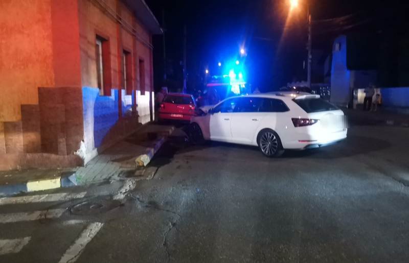 Două persoane rănite în urma unui accident rutier produs în municipiul Botoșani