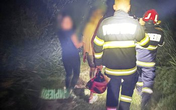 Două tinere, rătăcite în pădurea …