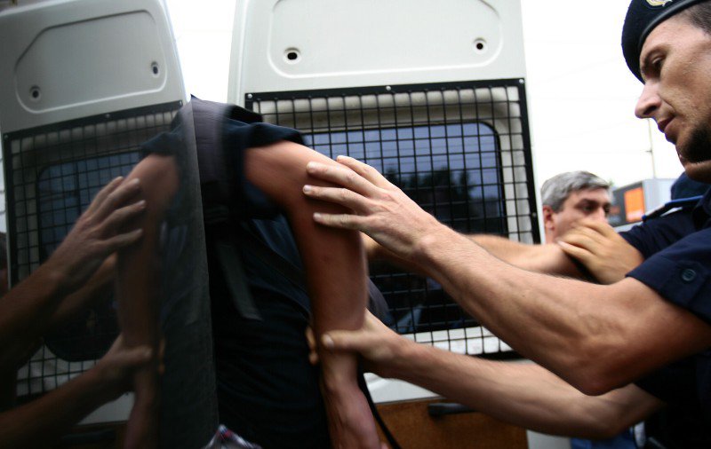 Botoșănean cu mandat de arestare pentru omor reținut și escortat la penitenciar