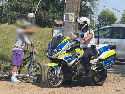 Pe jos, pe două roți …