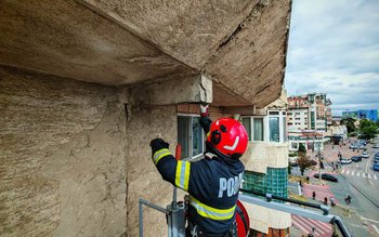 Botoșani: Intervenție pentru îndepărtarea unor …