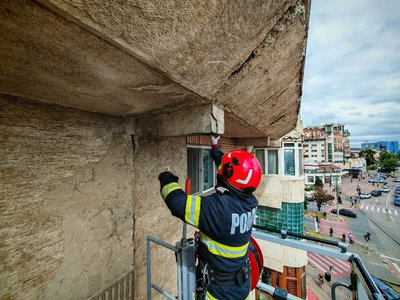 Botoșani: Intervenție pentru îndepărtarea unor …