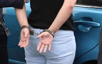 Femeie reținută de polițiștii din …