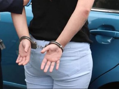 Femeie reținută de polițiștii din …