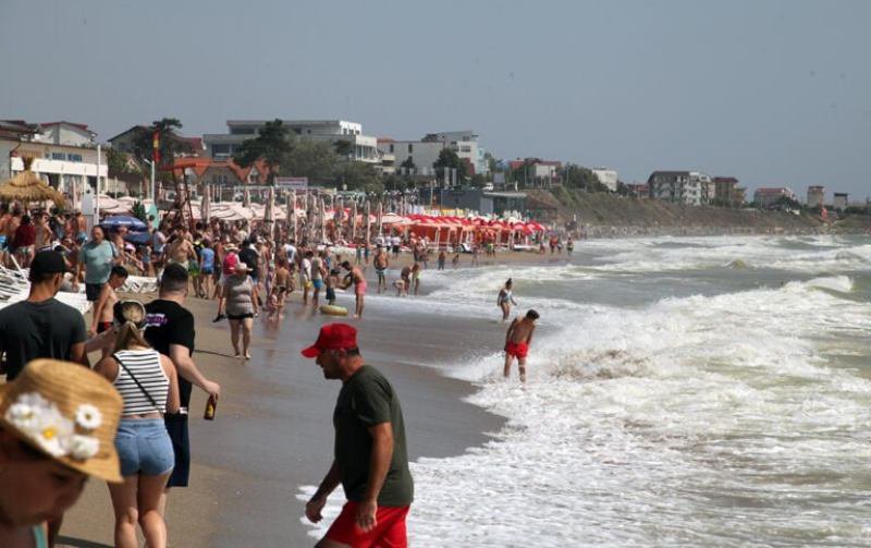 Fenomenul care strică vacanțele românilor pe litoral. Turiștii care intră în apă pot face șoc termic. „Amorțesc picioarele”