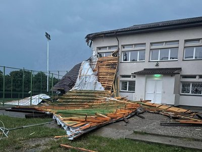 Efectele furtunii care a măturat …