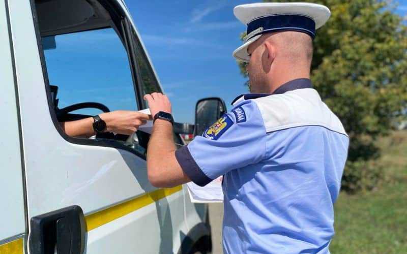 Transportul de persoane, verificat de polițiști din cadrul Serviciului Rutier Botoșani
