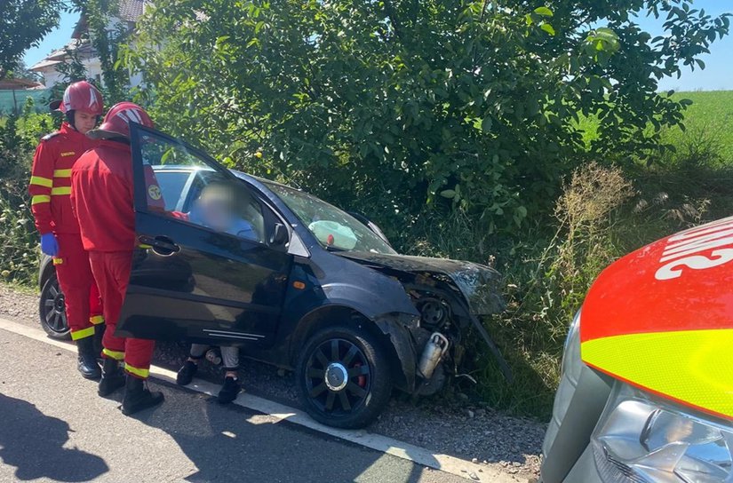 Doi bărbați au fost răniți în urma unui accident rutier produs în apropierea Stațiunii Popăuț - FOTO