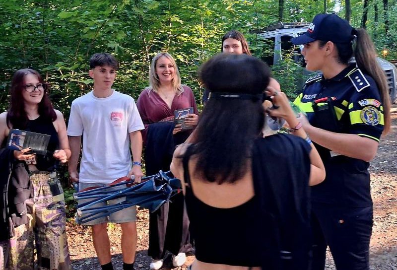 Polițiștii de siguranță școlară – Activități preventive desfășurate cu prilejul desfășurării festivalurilor în aer liber