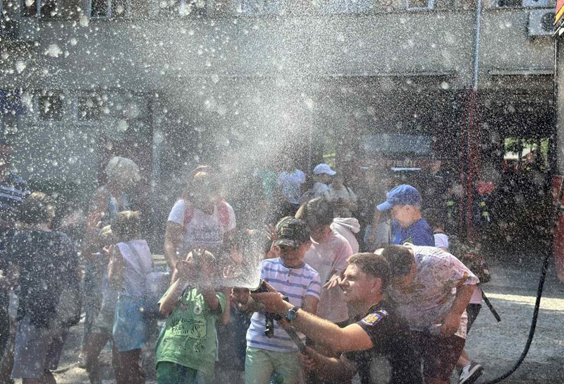 Siguranța nu intră în vacanță! Pompierii le-au predat copiilor lecții de prevenire a situații de urgență
