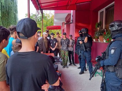 Încă o înviorare cu jandarmii …