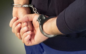 Polițiștii l-au arestat pe bărbatul …