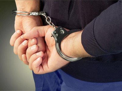 Polițiștii l-au arestat pe bărbatul …