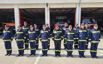 Alți 15 de pompieri din …