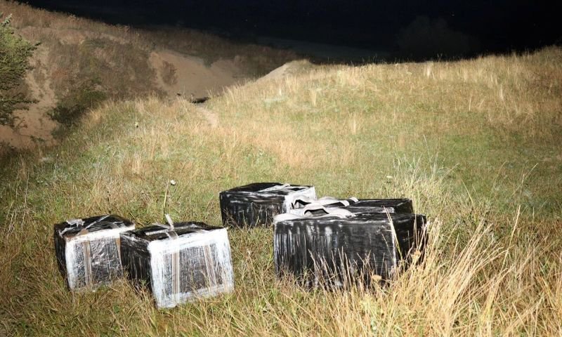 Țigări de contrabandă confiscate cu focuri de armă de polițiștii de frontieră botoșăneni