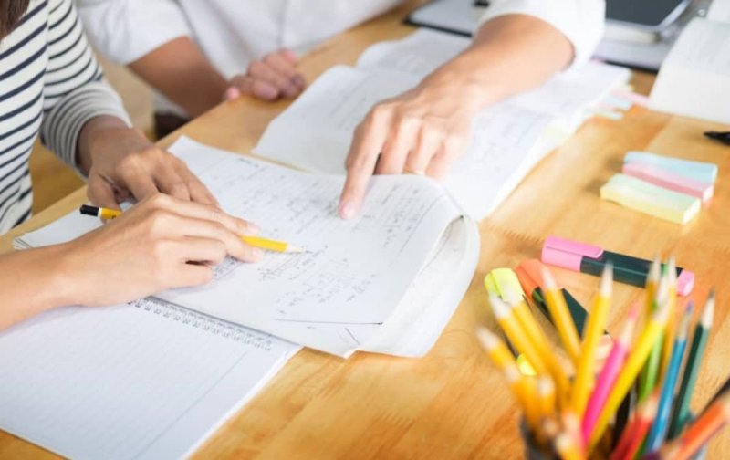 Decizia Ministerului Educației: Profesorii, obligați să facă meditații gratuite cu elevii