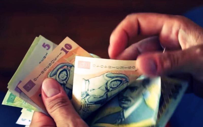 Devine obligatoriu din toamnă. Reguli noi pentru cine transferă bani. UE impune României din 9 octombrie