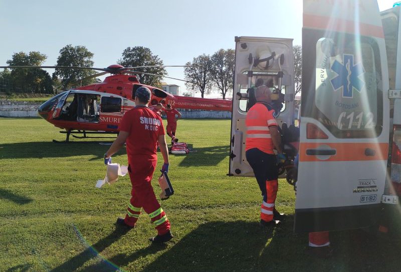 Bărbat în stare gravă preluat de urgență de elicopterul SMURD de la Dorohoi - FOTO