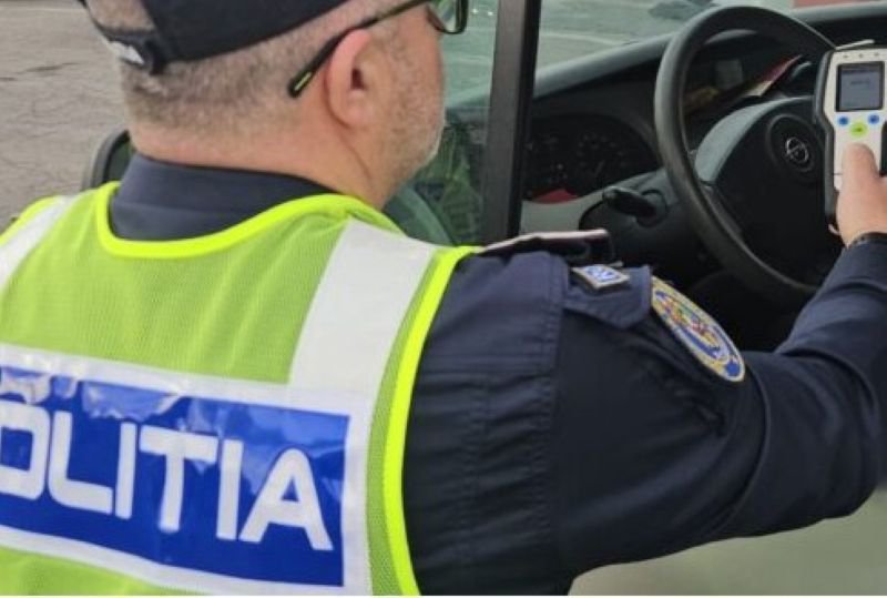 Șofer băut scos din trafic de polițiști la Hudești