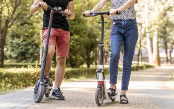 Trei minori depistați pe trotinete …