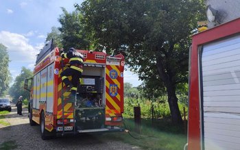 Anexă distrusă de flăcări după …