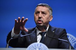 Profesorii titulari nu vor avea …