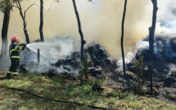 Depozit cuprins de flăcări la …