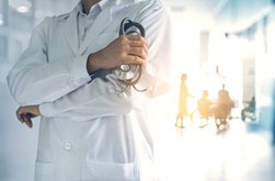 Medicii specialişti ameninţă cu suspendarea …