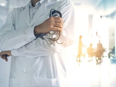 Medicii specialişti ameninţă cu suspendarea …