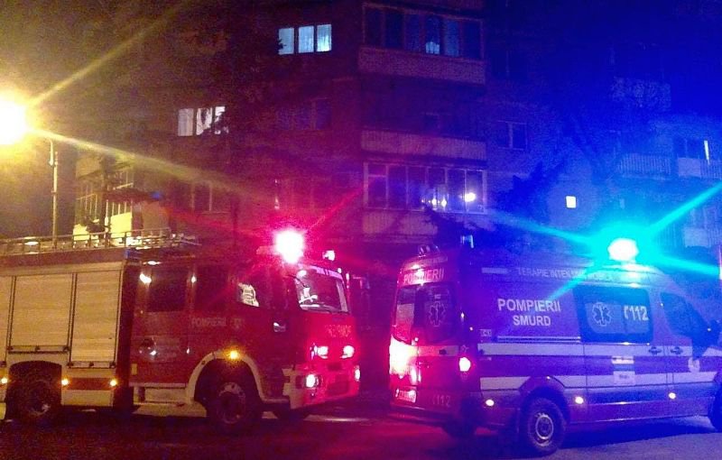Șase persoane evacuate în miez de noapte dintr-un bloc din Botoșani, din cauza unui vecin neglijent
