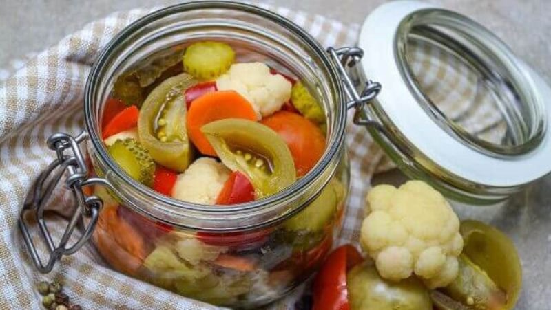 Ce se întâmplă în organismul tău dacă mănânci murături în fiecare zi