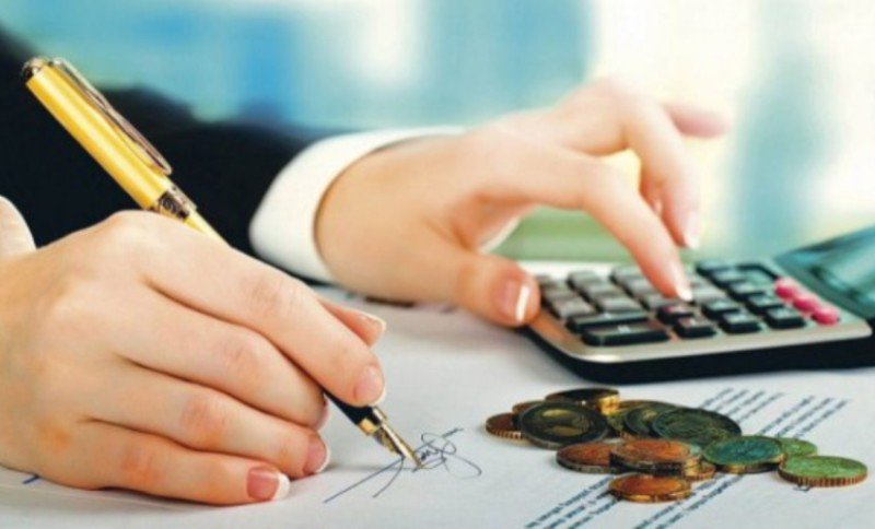 Guvernul reduce majorările de salarii pentru angajații care gestionează bani europeni